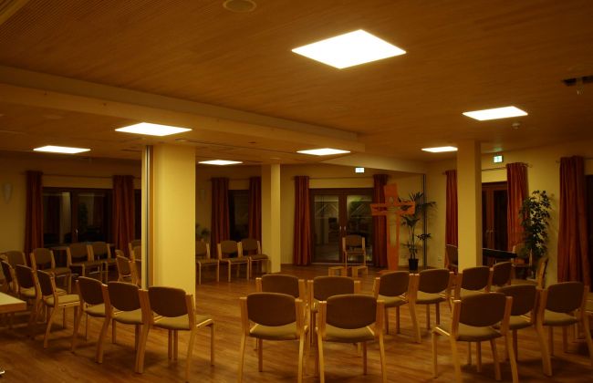 Hohe Rhoen Gruppenraum Referenzen Lichtpartner GmbH & Co. KG